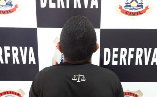 Homem desmontando veículo roubado é preso pela Polícia Civil em Palmas