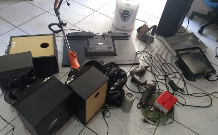 Além de drogas, vários produtos de origem ilícita foram apreendidos pela Polícia Civil 