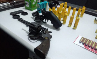 Polícia Civil apreende várias armas de fogo e centenas de munições de calibres diversos em Araguaína 