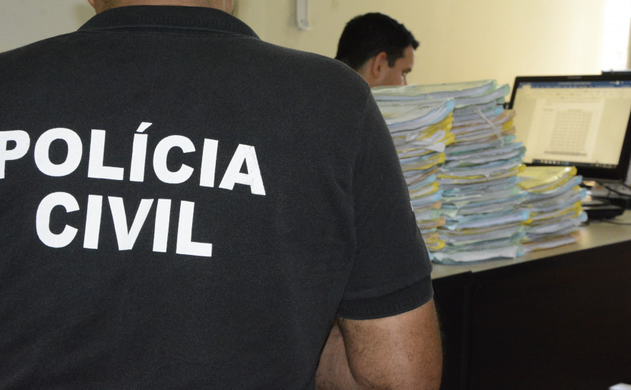 Policiais civis cumprem buscas em órgãos públicos na operação Ong´s de Papel..JPG