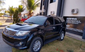 Operação Carros de Luxo apreende no centro de Palmas um Toyota Hilux subtraído no Maranhão