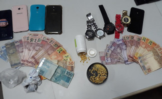 Polícia Civil desarticula ponto de venda de drogas e prende quatro traficantes em Araguaína