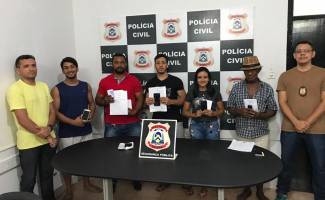 Celulares recuperados pela Polícia Civil são devolvidos aos proprietários em Araguatins