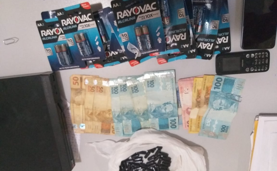 Dinheiro e demais objetos apreendidos pela Polícia Civil em Barrolândia 