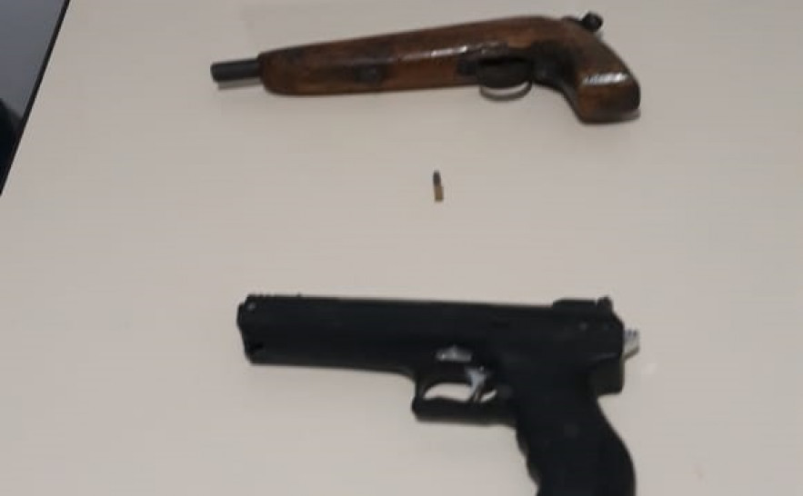 Polícia Civil apreende arma de fogo e réplica de pistola no interior do Estado - Divulgação Polícia Civil.jpg