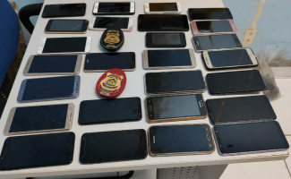 Polícia Civil recupera cerca de trinta celulares roubados e os devolve aos proprietários