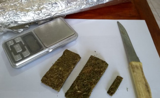 Polícia Civil cumpre mandado por roubo e descobre droga em residência de suspeito