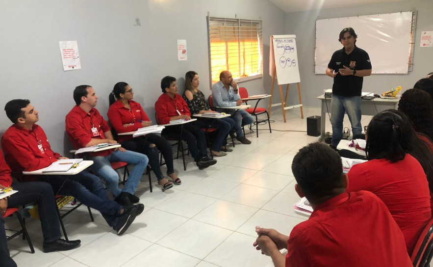 Delegado da Polícia Civil ministra palestra em reunião de grupo empresarial em Araguaína - DICOM SSP.jpeg