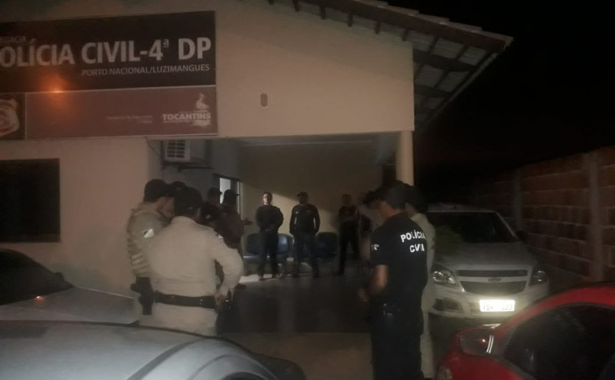 Ação contou com a participação de policiais civis e militares 