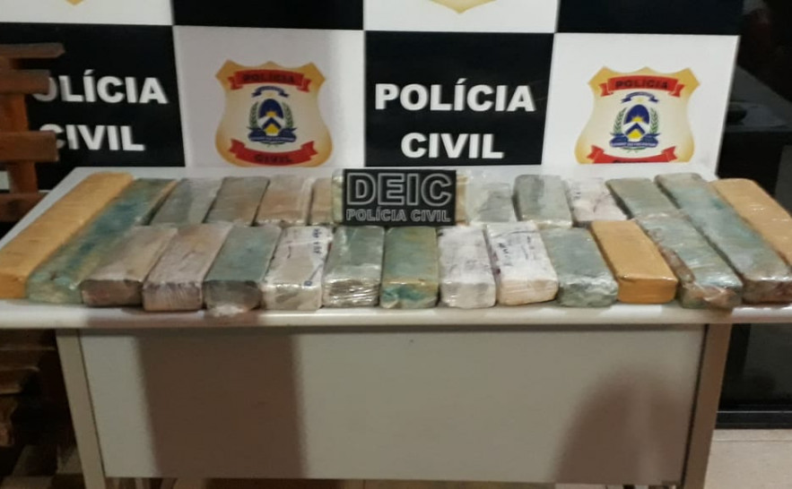 Foram apreendidos 25 quilos de maconha no formato de tablete.jpeg