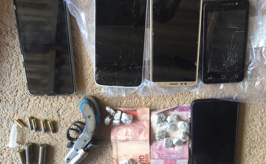 Dinheiro e drogas apreendidos pela Polícia Civil em Taguatinga 
