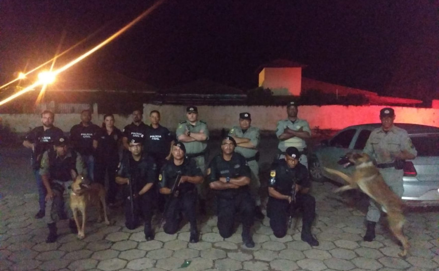 Ação aconteceu na divisa da região Sudeste e contou com 15 policiais e cães farejadores. 