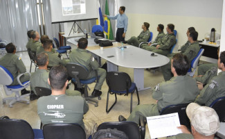 Efetivo do Ciopaer participa de palestra com representante da Helibrás