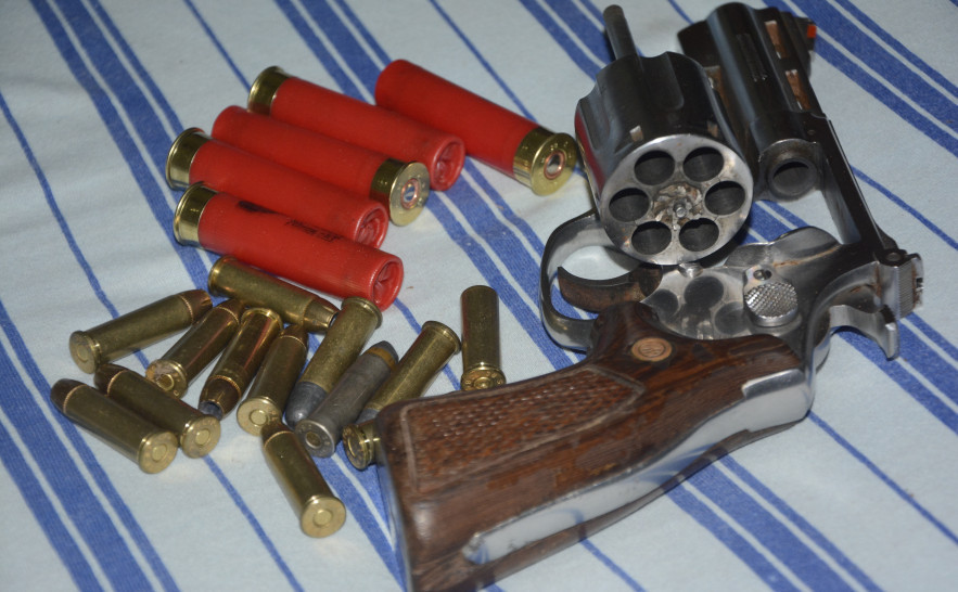 _Homem foi preso pela Polícia Civil de posse de várias armas de fogo no sudeste do Estado 