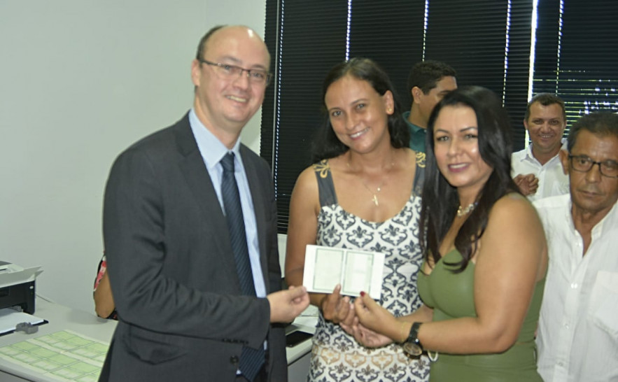 A senhora Neide Santos foi a primeira moradora de Caseara a solicitar sua identidade