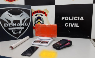 Denarc prende mulher em flagrante e apreende um quilo de cocaína de alta pureza