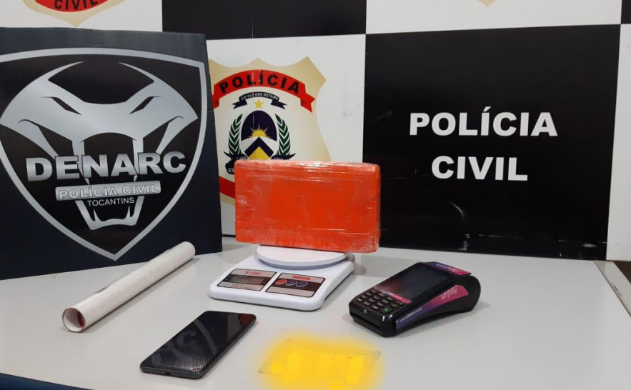 Denarc prende mulher em flagrante e apreende um quilo de cocaína de alta pureza.jpeg