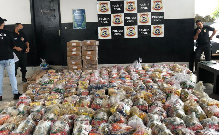 Policiais civis de Araguaína e parceiros realização doação de mais de duas toneladas de alimentos e produtos de higiene e limpeza