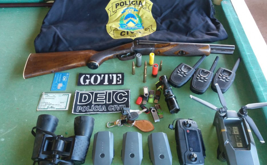 Munições apreendidas, comunicadores e arma