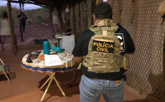 Polícia Civil cumpre mandados judiciais em desfavor de suspeitos de cometer crime bárbaro no interior do Estado 