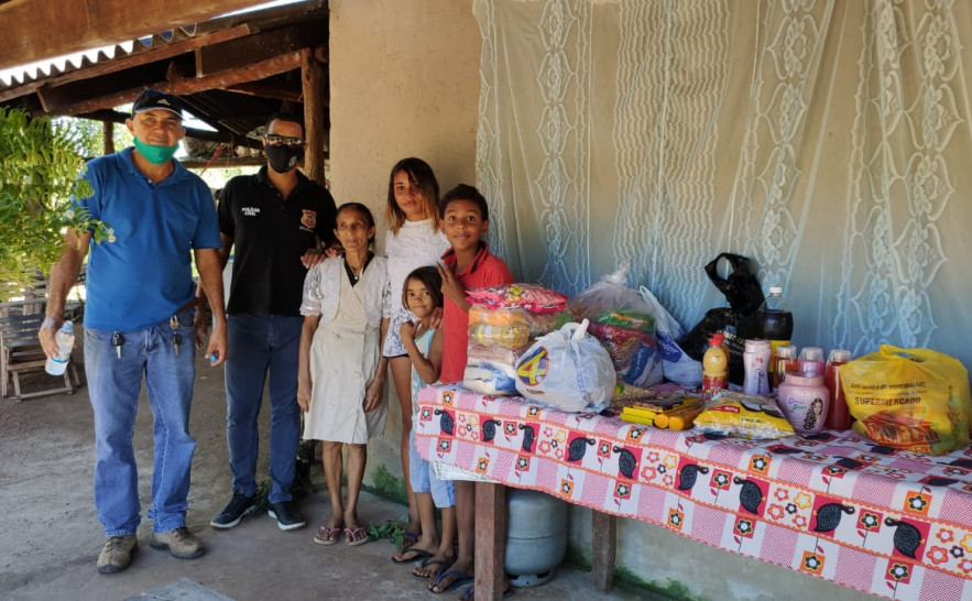 Polícia arrecada e faz entrega de alimentos a famílias carentes em Assentamento de Pium