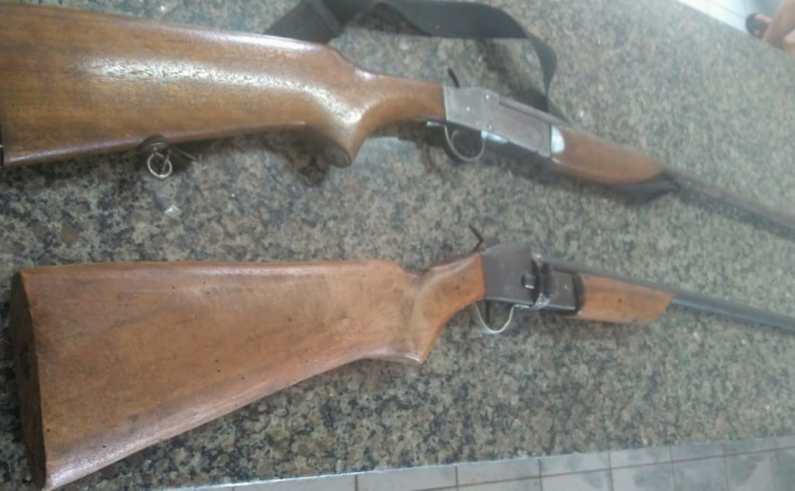 Espingardas apreendidas pela Polícia Civil em poder de homens presos em Nova Olinda 