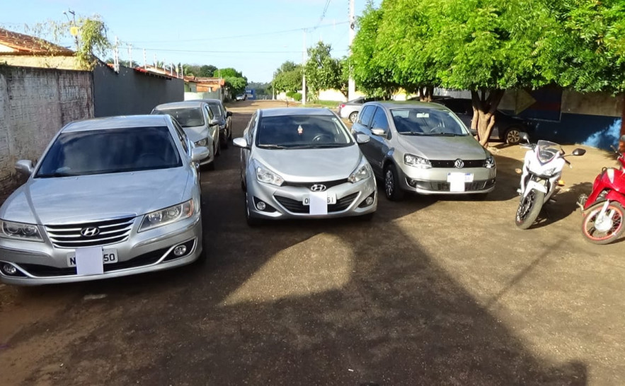Cinco veículos de luxo e duas motos apreendidas na Operação Dolos em Tocantinópolis e Araguaína