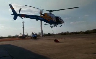 Aeronave da Secretaria da Segurança Pública atua no combate a incêndio no distrito de Taquaruçu