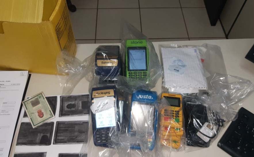 Material apreendido com homem preso por aplicar Golpe do Motoboy em Palmas