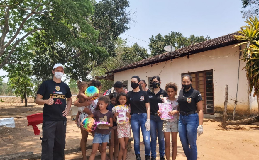 Polícia Civil realiza distribuição de brinquedos a crianças carentes de Alvorada 