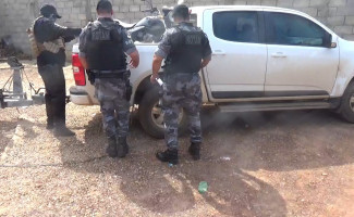 Em operação integrada contra o tráfico de drogas, forças de segurança efetuam 14 prisões e apreendem drogas, veículo blindado, moto e até lancha