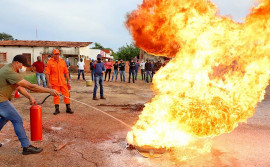 Casa Militar realiza instrução de Atendimento Pré-Hospitalar e Princípios de Combate a Incêndio
