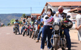 Governo do Tocantins atende mototaxistas de Paraíso com 3,2 toneladas de kits de alimentos