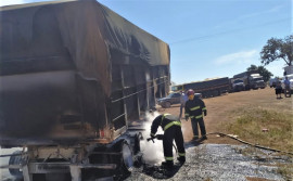 Bitrem pega fogo próximo a Cariri do Tocantins e bombeiros militares são acionados para o combate