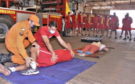 Bombeiros militares revisam técnicas e treinam para temporada de praia no Tocantins