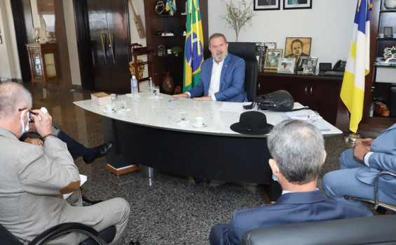Semana do governador Carlesse é marcada por ações de enfrentamento à pandemia e entregas de kits de alimentos e títulos de terra