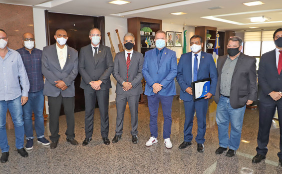 Semana do governador Carlesse é marcada por ações de enfrentamento à pandemia e entregas de kits de alimentos e títulos de terra