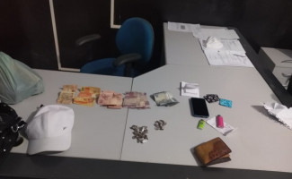Homens suspeitos por tráfico de drogas são presos pela Polícia Civil em Araguanã 