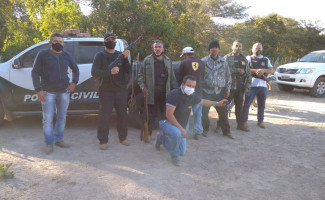 Polícia Civil prende dois homens foragidos da Justiça no interior do Estado