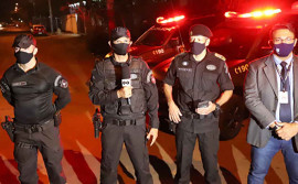 Em simulação, policiais militares são treinados para atuar em situações complexas