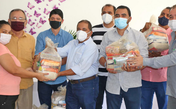 Governo do Tocantins promove força-tarefa para entrega de 4 mil kits de alimentos às famílias rurais do Vale do Araguaia