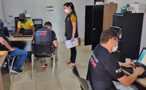 Durante Operação Petróleo Real mais de 80 bombas são aferidas e cinco postos de combustíveis são autuados