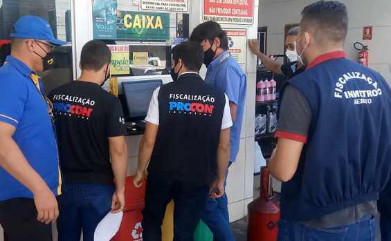 Durante Operação Petróleo Real mais de 80 bombas são aferidas e cinco postos de combustíveis são autuados