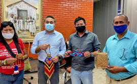 Inclusão do artesanato indígena Krahô no e-commerce é pauta de reunião entre Adetuc e representantes da Aldeia Manoel Alves Pequeno de Itacajá