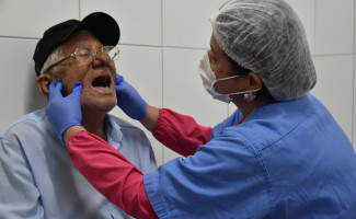 Julho Verde: o papel da fonoaudiologia e da fisioterapia no tratamento do câncer de cabeça e pescoço