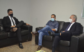 Secretário da Seciju recebe desembargador Pedro Nelson de Miranda Coutinho para tratar sobre projeto de sustentabilidade com uso do trabalho prisional