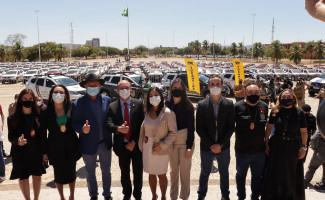 Governador Mauro Carlesse renova 100% da frota de veículos das forças de segurança e entrega novo armamento à Polícia Militar