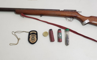  Polícia Civil apreende espingarda e prende homem por posse irregular de arma de fogo no interior do Estado 