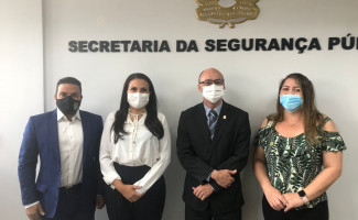 Secretário da Segurança Pública recebe delegado e perita criminal que fizeram mestrado em Salamanca na Espanha  