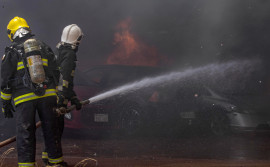 Combate a incêndios em centenas de veículos reúne bombeiros militares e órgãos de segurança
